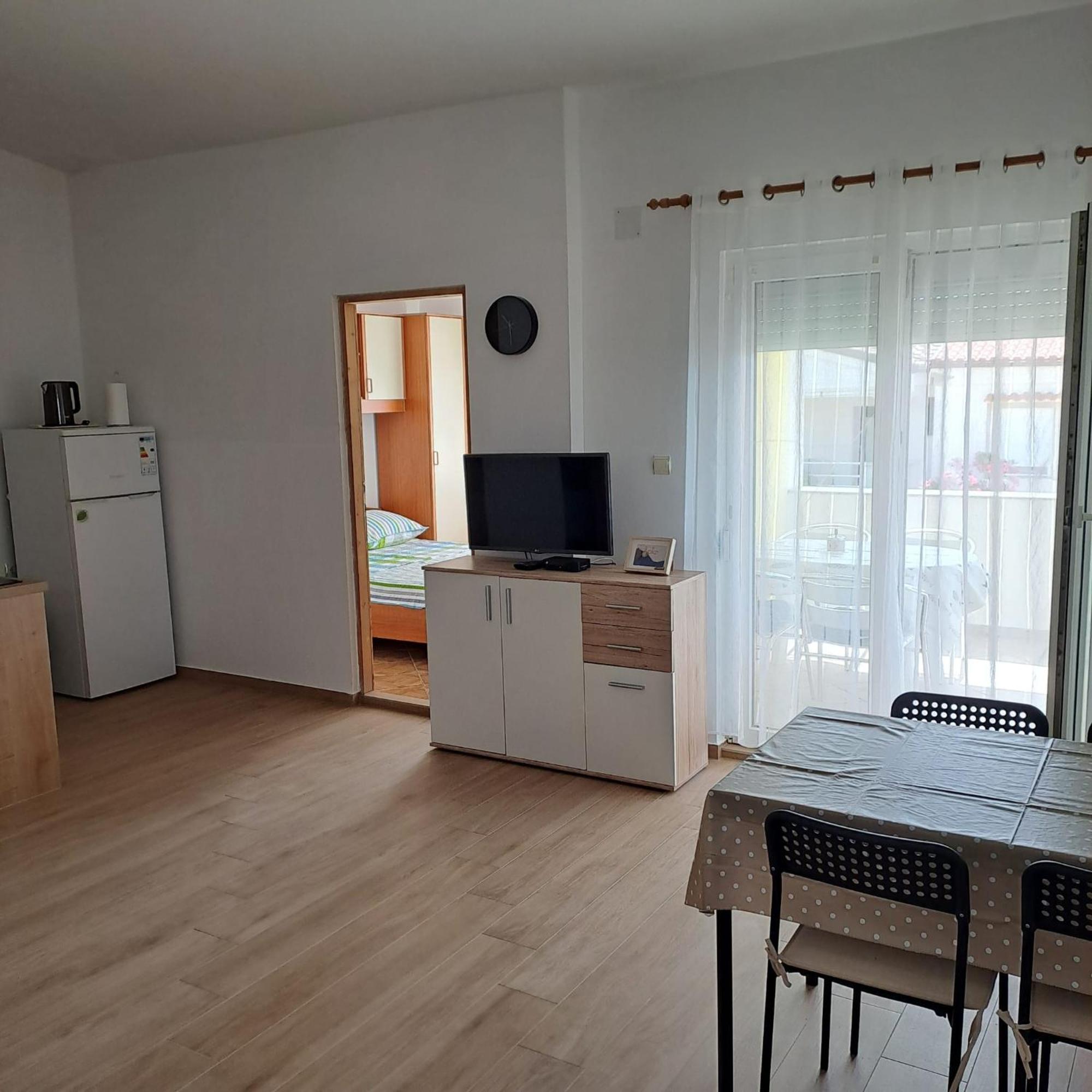 Apartments Cecilija Povljana Exterior foto